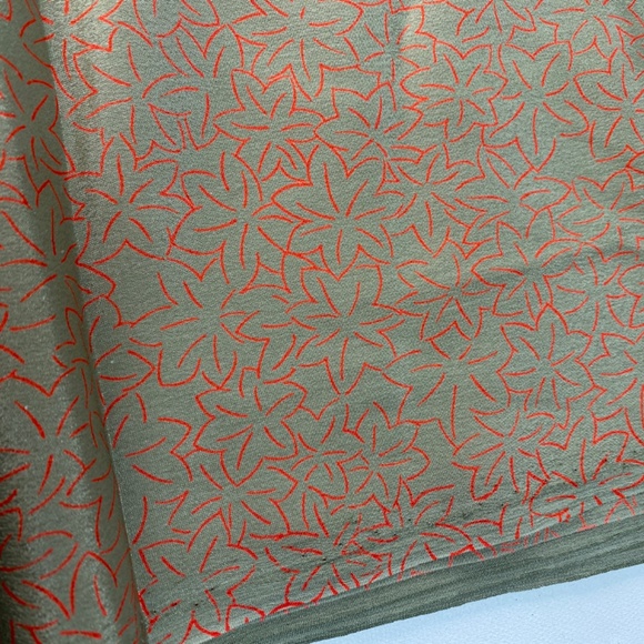 Tan/Red Leaf Outline Slinky Fashion Fabric - Rosewood - Blouse Dress 60" x 5 yd - Picture 4 of 11